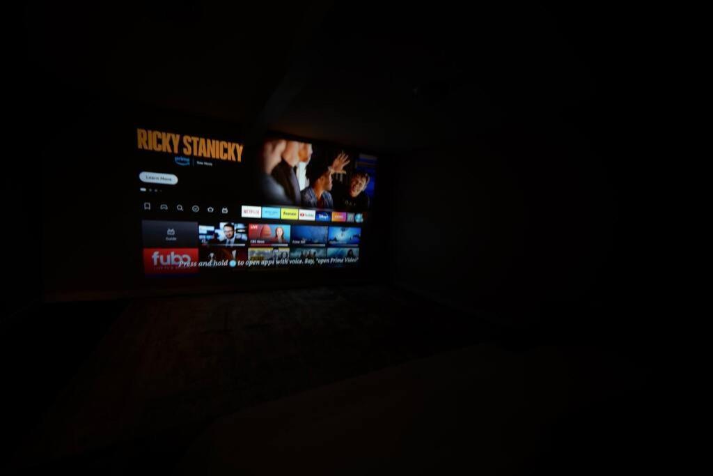 Brand New Cozy Modern Bungalow W/Hot Tub+Movieroom 7 Min From Uptown Charlotte Exteriör bild