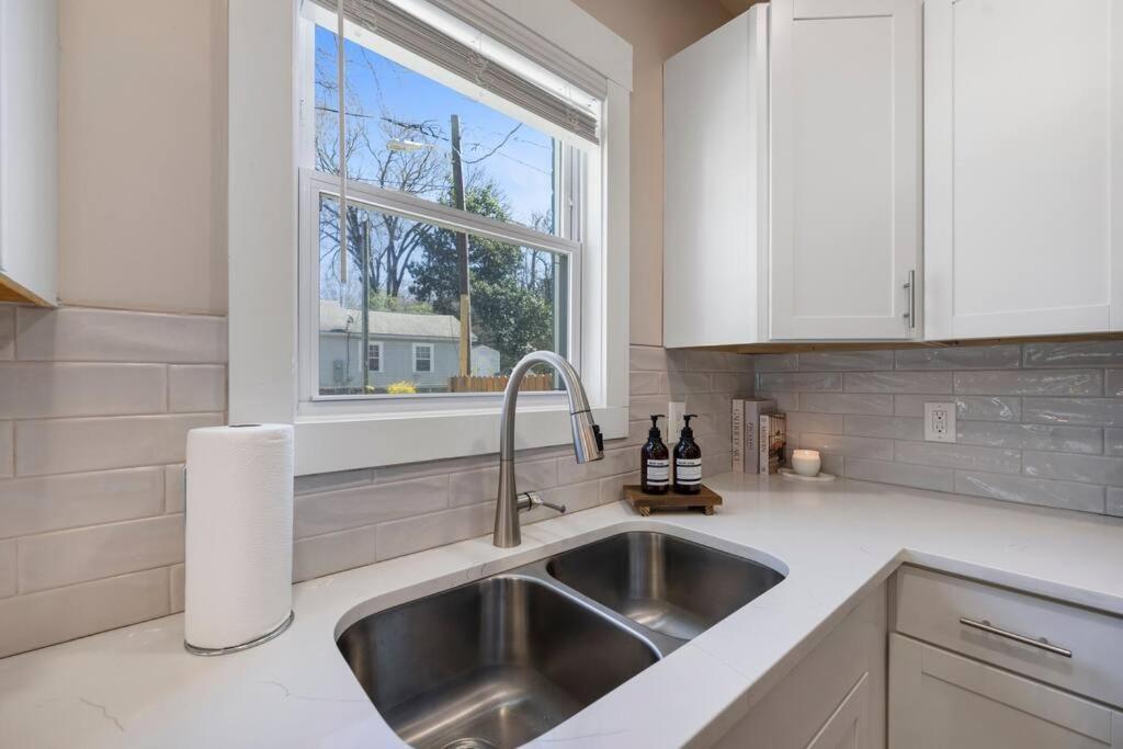 Brand New Cozy Modern Bungalow W/Hot Tub+Movieroom 7 Min From Uptown Charlotte Exteriör bild