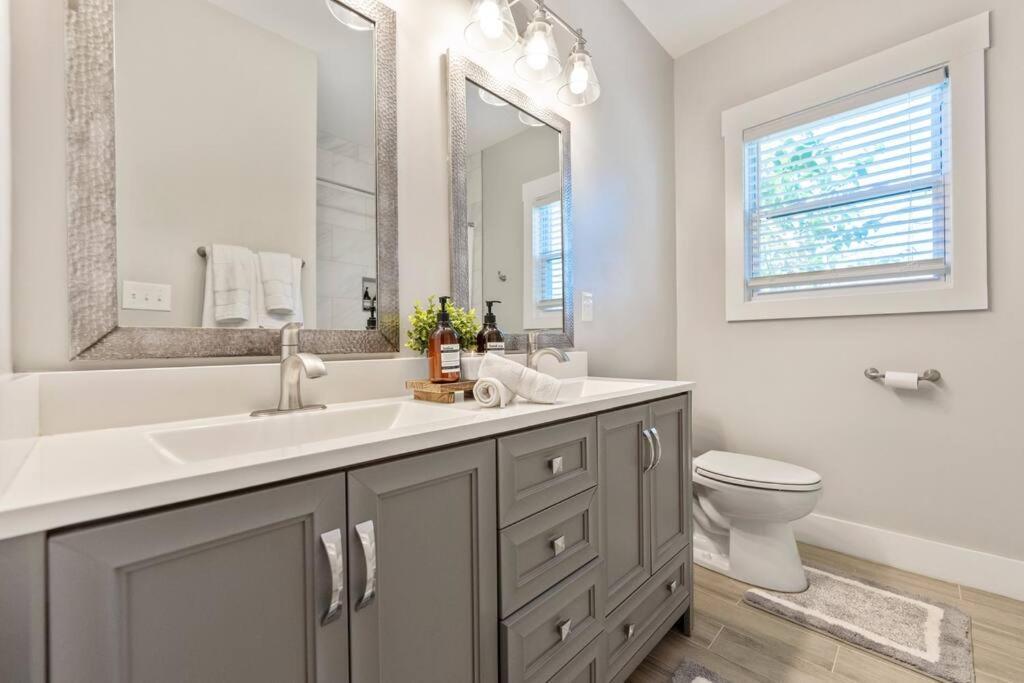 Brand New Cozy Modern Bungalow W/Hot Tub+Movieroom 7 Min From Uptown Charlotte Exteriör bild