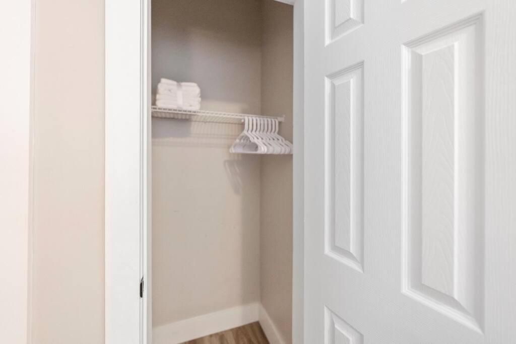 Brand New Cozy Modern Bungalow W/Hot Tub+Movieroom 7 Min From Uptown Charlotte Exteriör bild