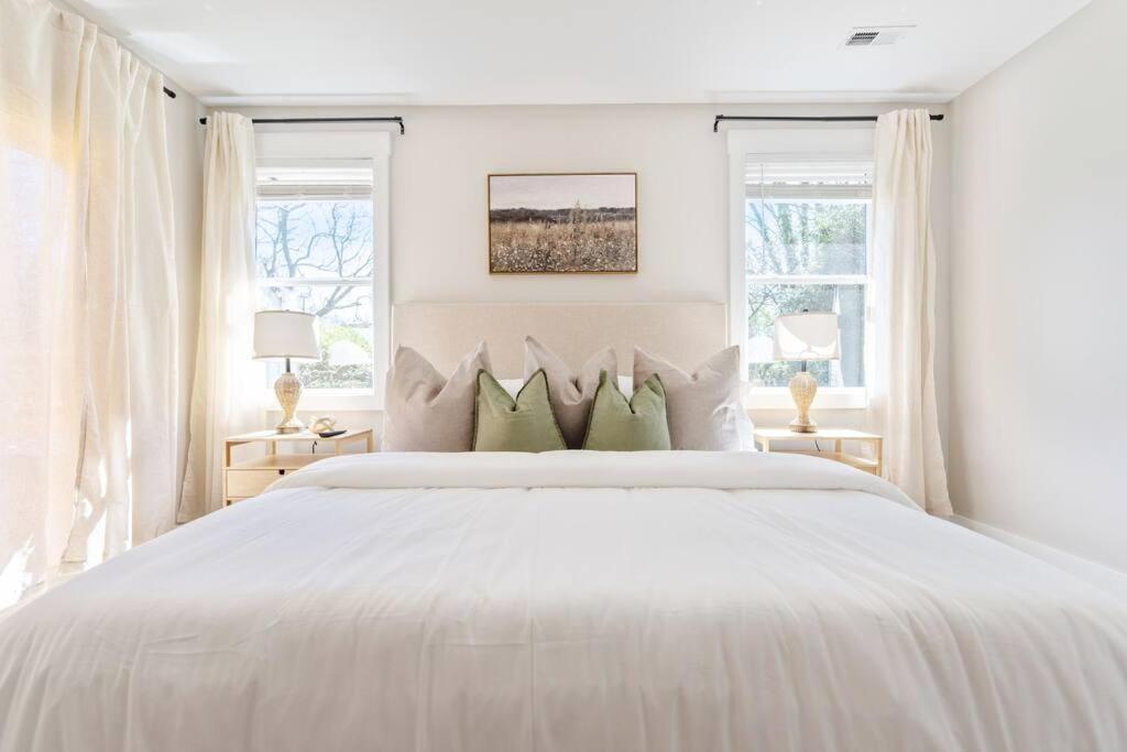 Brand New Cozy Modern Bungalow W/Hot Tub+Movieroom 7 Min From Uptown Charlotte Exteriör bild