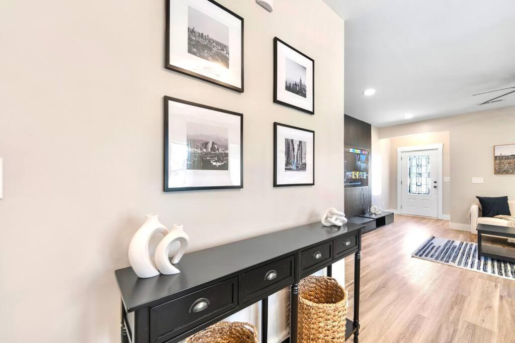 Brand New Cozy Modern Bungalow W/Hot Tub+Movieroom 7 Min From Uptown Charlotte Exteriör bild