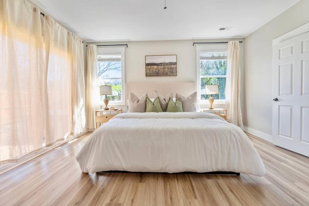 Brand New Cozy Modern Bungalow W/Hot Tub+Movieroom 7 Min From Uptown Charlotte Exteriör bild