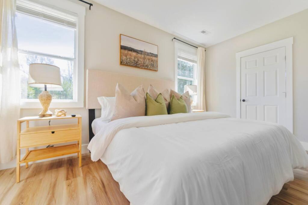 Brand New Cozy Modern Bungalow W/Hot Tub+Movieroom 7 Min From Uptown Charlotte Exteriör bild