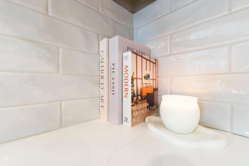 Brand New Cozy Modern Bungalow W/Hot Tub+Movieroom 7 Min From Uptown Charlotte Exteriör bild