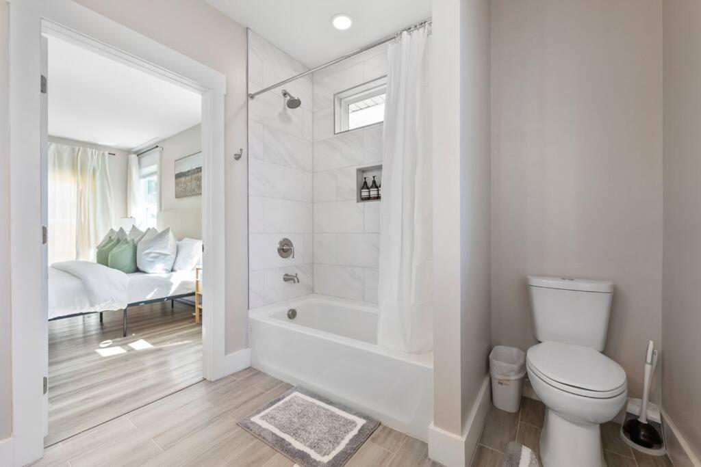 Brand New Cozy Modern Bungalow W/Hot Tub+Movieroom 7 Min From Uptown Charlotte Exteriör bild