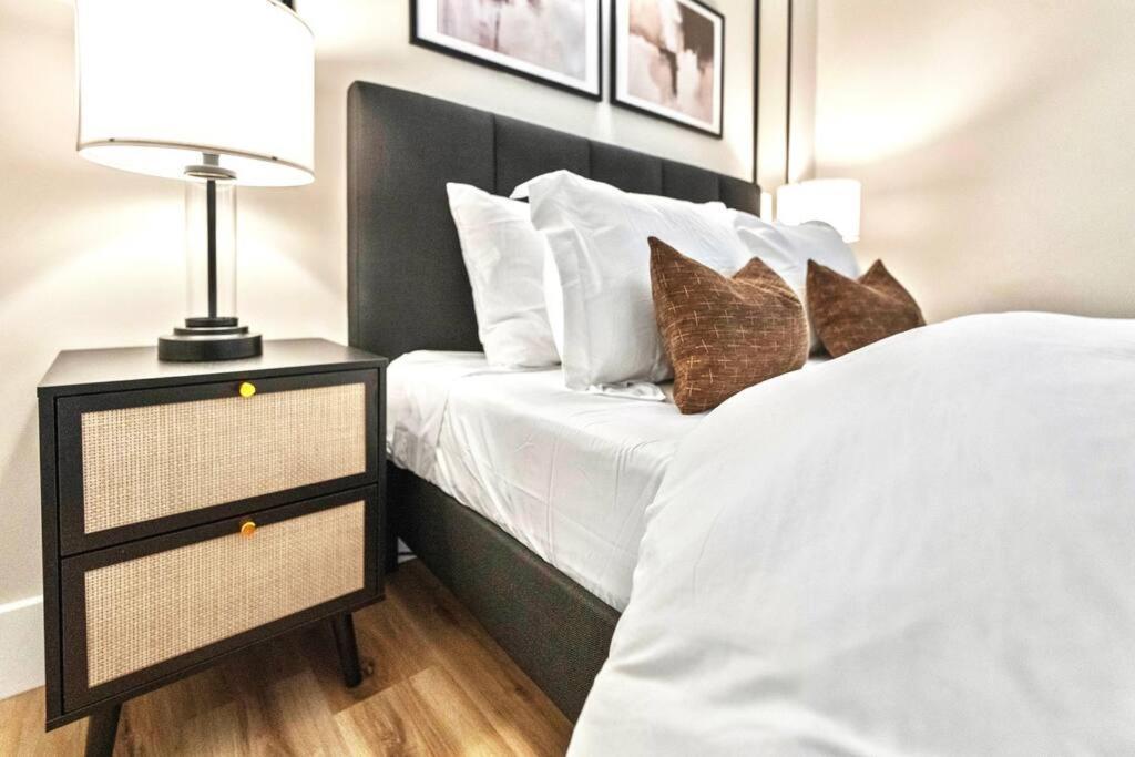 Brand New Cozy Modern Bungalow W/Hot Tub+Movieroom 7 Min From Uptown Charlotte Exteriör bild