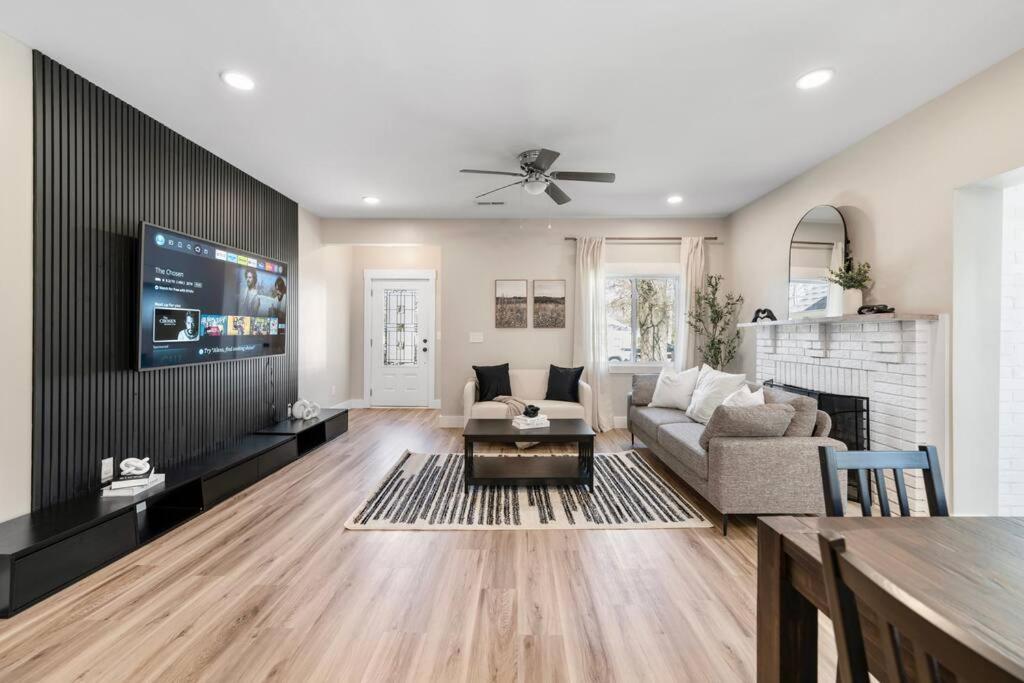Brand New Cozy Modern Bungalow W/Hot Tub+Movieroom 7 Min From Uptown Charlotte Exteriör bild