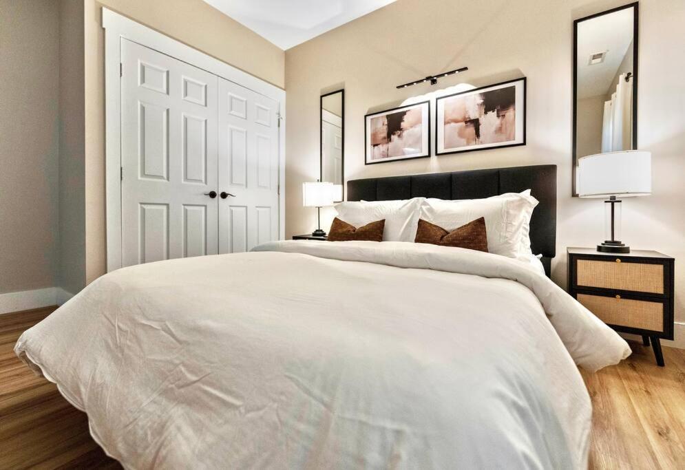 Brand New Cozy Modern Bungalow W/Hot Tub+Movieroom 7 Min From Uptown Charlotte Exteriör bild