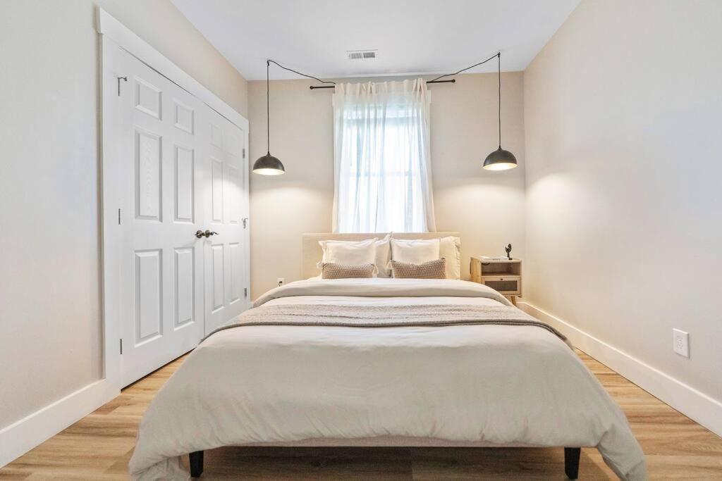 Brand New Cozy Modern Bungalow W/Hot Tub+Movieroom 7 Min From Uptown Charlotte Exteriör bild