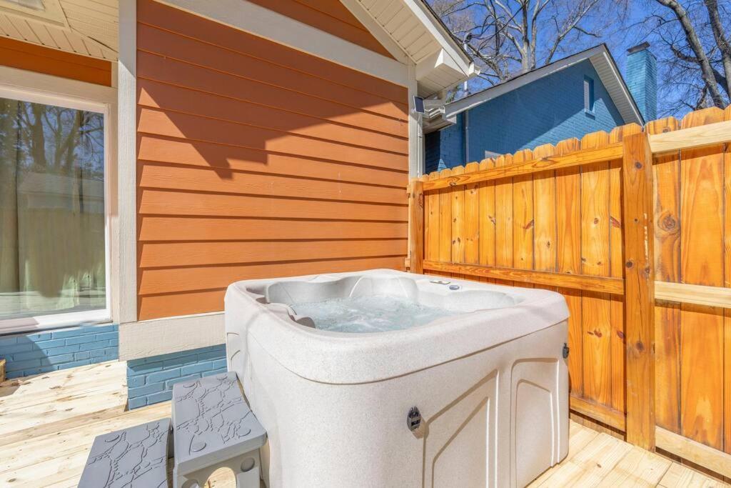 Brand New Cozy Modern Bungalow W/Hot Tub+Movieroom 7 Min From Uptown Charlotte Exteriör bild