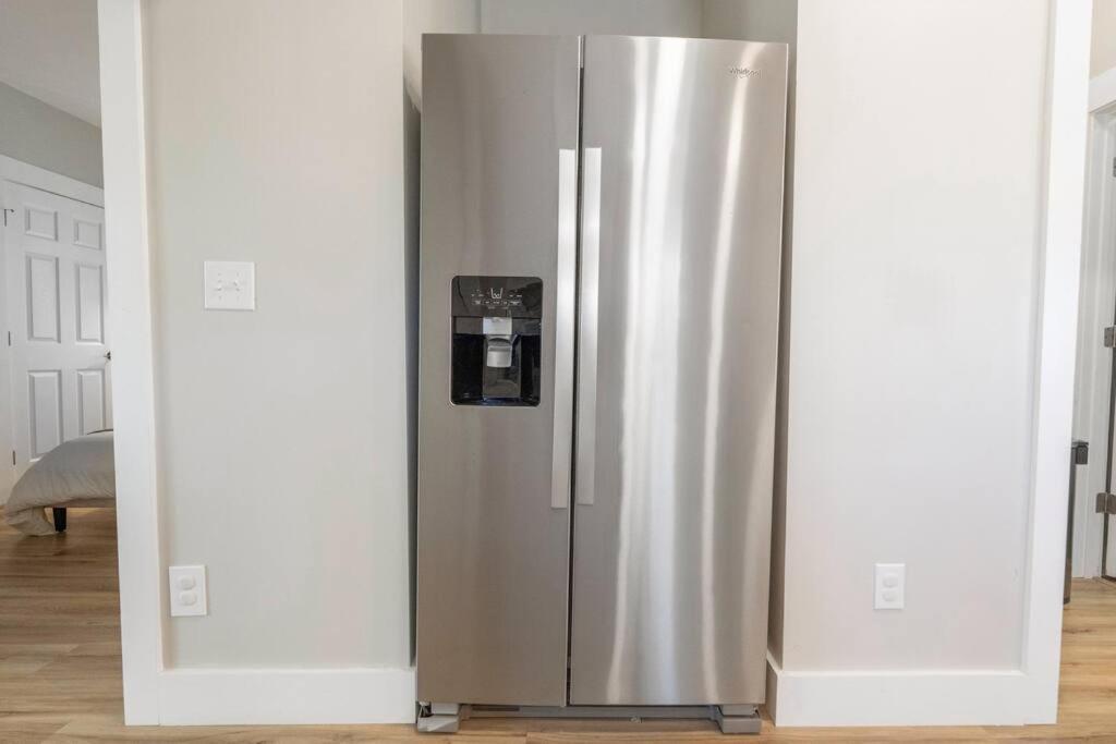 Brand New Cozy Modern Bungalow W/Hot Tub+Movieroom 7 Min From Uptown Charlotte Exteriör bild