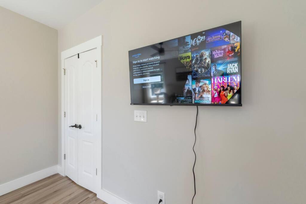 Brand New Cozy Modern Bungalow W/Hot Tub+Movieroom 7 Min From Uptown Charlotte Exteriör bild