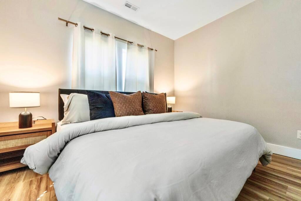 Brand New Cozy Modern Bungalow W/Hot Tub+Movieroom 7 Min From Uptown Charlotte Exteriör bild