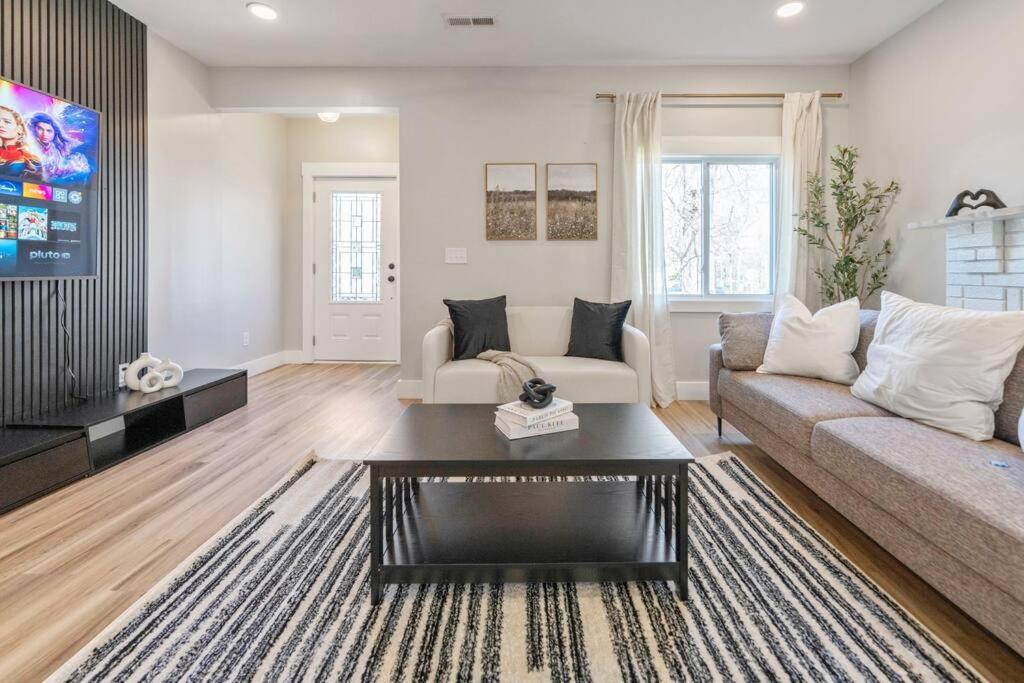 Brand New Cozy Modern Bungalow W/Hot Tub+Movieroom 7 Min From Uptown Charlotte Exteriör bild